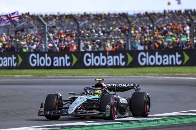 44 HAMILTON Lewis (gbr), Mercedes AMG F1 Team W15, action during the Formula 1 Qatar Airways British Grand Prix 2024, 12th round of the 2024 Formula One World Championship, WM, Weltmeisterschaft from July 5 to 7, 2024 on the Silverstone Circuit, in Silverstone, United Kingdom - F1 - BRITISH GRAND PRIX 2024 DPPI Panoramic  240707_R12_GRAN_BRETAGNA_DP_FG001467