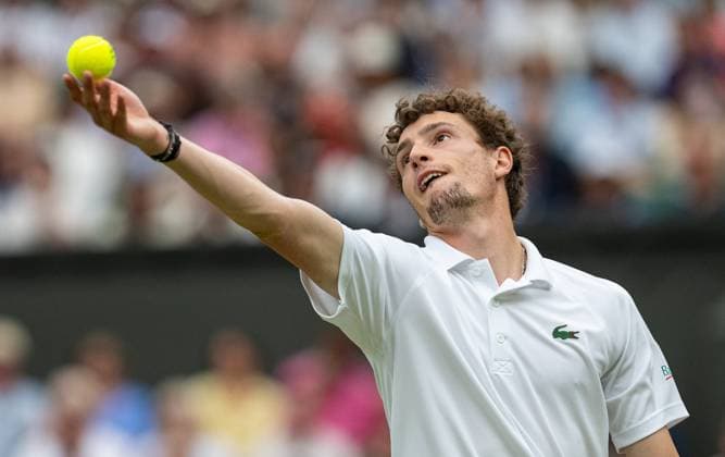 Tennis - Wimbledon Championship 2024 - Day 7 LONDON, ENGLAND - Sunday, July 7, 2024: Ugo Humbert (FRA) serves during the Gentlemen s Singles 4th Round match on Day Seven of The Championships Wimbledon 2024 at the All England Lawn Tennis and Croquet Club. (Photo by Kirsten Holst Propaganda) LONDON All England Lawn Tennis and Croq GREATER LONDON ENGLAND  Copyright: xKirstenxHolstx 2024-07-07-032-Wimbledon_Day_7