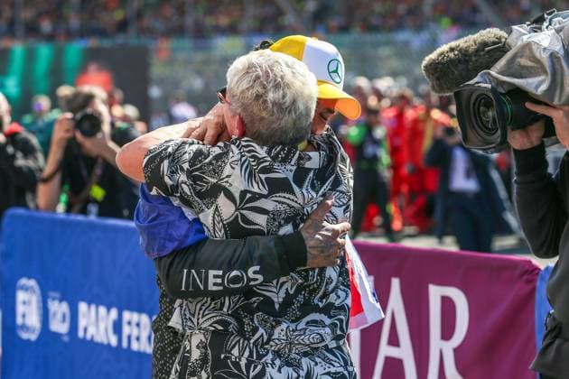 Formula One British Grand Prix Lewis Hamilton 44 (GBR), Mercedes AMG Petronas W15 celebrates with mum after winning during the Formula One Qatar Airways British Grand Prix at the Silverstone Circuit, Silverstone, England, United Kingdom on 7 July 2024 Editorial use only. All images are copyright Every Second Media Limited. No images may be reproduced without prior permission. Copyright: xIMAGO EveryxSecondxMediax ESM-1048-0027