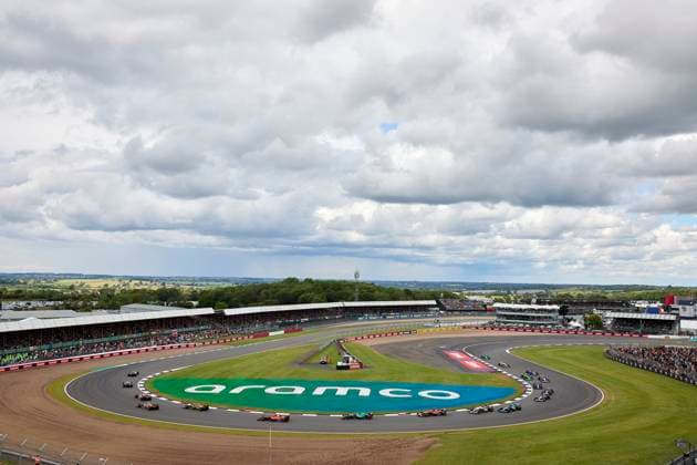 F1 Grand Prix of Great Britain George Russell of Great Britain driving the (63) Mercedes AMG Petronas F1 Team W15 leads Lewis Hamilton of Great Britain driving the (44) Mercedes AMG Petronas F1 Team W15 and the rest of the field at the start during the F1 Grand Prix of Great Britain at Silverstone Circuit on July 7, 2024, in Northampton, England. Northampton Silverstone Circuit Northampton England RL_GPF1GB24_01252 Copyright: xRicardoxLarreinax
