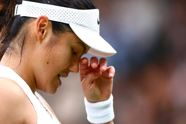 Sport Bilder des Tages Emma Raducanu dejected during her fourth round match Wimbledon Tennis Championships, Day 7, The All England Lawn Tennis and Croquet Club, London, UK - 07 Jul 2024  Copyright: xJamesxMarsh Shutterstockx 14575060ct