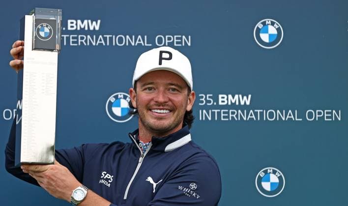 GOLF - BMW International Open 2024 MUNICH,GERMANY,07.JUL.24 - GOLF - DP World Tour, BMW International Open, GC Eichenried. Image shows Ewen Ferguson (SCO). Keywords: trophy.  GEPAxpictures xThomasxBachun
