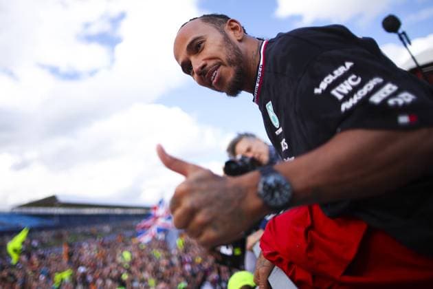 HAMILTON Lewis (gbr), Mercedes AMG F1 Team W15, portrait celebration with the fans during the Formula 1 Qatar Airways British Grand Prix 2024, 12th round of the 2024 Formula One World Championship, WM, Weltmeisterschaft from July 5 to 7, 2024 on the Silverstone Circuit, in Silverstone, United Kingdom - F1 - BRITISH GRAND PRIX 2024 DPPI Panoramic  240707_R12_GRAN_BRETAGNA_DP_EA027192