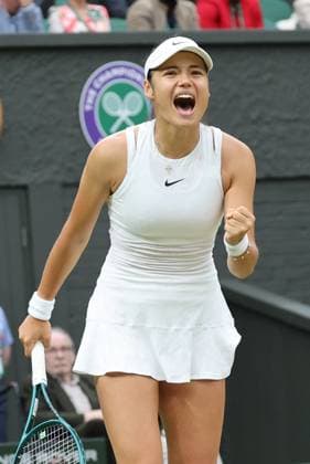 Image Licensed to i-Images Picture Agency. 07 07 2024. London, United Kingdom. Emma Raducanu fourth round match on day seven of the Wimbledon Tennis Championships in London. Picture by Stephen Lock i-Images Wimbledon Tennis Championships-Day Seven StephenLock i-Images  IIM-25359-0058