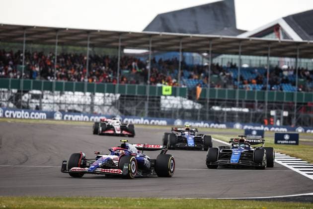 22 TSUNODA Yuki (jap), Visa Cash App RB F1 Team VCARB 01, action 23 ALBON Alexander (tha), Williams Racing FW45, action during the Formula 1 Qatar Airways British Grand Prix 2024, 12th round of the 2024 Formula One World Championship, WM, Weltmeisterschaft from July 5 to 7, 2024 on the Silverstone Circuit, in Silverstone, United Kingdom - F1 - BRITISH GRAND PRIX 2024 DPPI Panoramic 240707_R12_GRAN_BRETAGNA_DP_XB3_8884