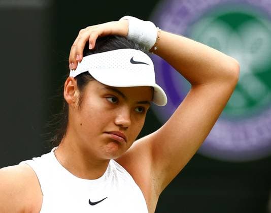 Emma Raducanu dejected during her fourth round match Wimbledon Tennis Championships, Day 7, The All England Lawn Tennis and Croquet Club, London, UK - 07 Jul 2024  Copyright: xJamesxMarsh Shutterstockx 14575060eu