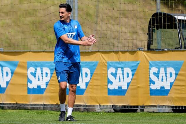 Benjamin Hübner Co Coach, Hoffenheim , gives instructions, gestures, gesticulates with arms, cropped, full body, single image, single photo, action, action, 07 07 2024, Zuzenhausen Germany , Football, Bundesliga, Training kick-off TSG 1899 Hoffenheim, 07 07 2024, Zuzenhausen Germany , Football, Bundesliga, Training kick-off TSG 1899 Hoffenheim, DFB DFL REGULATIONS PROHIBIT ANY USE OF PHOTOGRAPHS AS IMAGE SEQUENCES AND OR QUASI VIDEO xozx