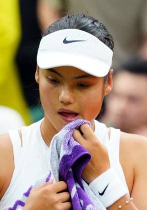 Emma Raducanu dejected during her fourth round match Wimbledon Tennis Championships, Day 7, The All England Lawn Tennis and Croquet Club, London, UK - 07 Jul 2024  Copyright: xJavierxGarcia Shutterstockx 14575058fv