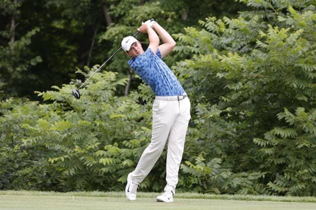 SILVIS, IL - JULY 07: PGA, Golf Herren golfer Davis Thompson plays his tee shot on the 2nd hole during the final round of the John Deere Classic on July 7,2024, at the TPC Deere Run in Silvis, Illinois. (Photo by Brian Spurlock Icon Sportswire) GOLF: JUL 07 PGA John Deere Classic EDITORIAL USE ONLY Icon2407075