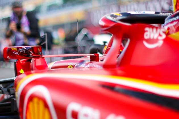 SAINZ Carlos (spa), Scuderia Ferrari SF-24, portrait during the Formula 1 Qatar Airways British Grand Prix 2024, 12th round of the 2024 Formula One World Championship, WM, Weltmeisterschaft from July 5 to 7, 2024 on the Silverstone Circuit, in Silverstone, United Kingdom - FORMULE 1 : Grand Prix de Grande Bretagne - Course - Silverstone - 07 07 2024 FORMULE 1 : Grand Prix de Grande Bretagne - Course - Silverstone - 07 07 2024 DPPI Panoramic  240707_R12_GRAN_BRETAGNA_DP_EA025100