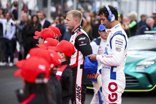 RICCIARDO Daniel (aus), Visa Cash App RB F1 Team VCARB 01, portrait during the Formula 1 Qatar Airways British Grand Prix 2024, 12th round of the 2024 Formula One World Championship, WM, Weltmeisterschaft from July 5 to 7, 2024 on the Silverstone Circuit, in Silverstone, United Kingdom - FORMULE 1 : Grand Prix de Grande Bretagne - Course - Silverstone - 07 07 2024 FORMULE 1 : Grand Prix de Grande Bretagne - Course - Silverstone - 07 07 2024 DPPI Panoramic  240707_R12_GRAN_BRETAGNA_DP_EA025323