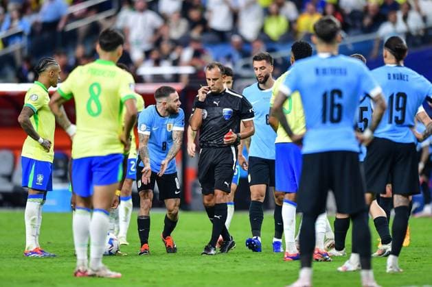 RECORD DATE NOT STATED Copa America USA 2024 Uruguay vs Brazil - Quarter-final Referee Dario Herrera during the CONMEBOL Copa America 2024 Quarter-final match between Uruguay and Brazil, at Allegiant Stadium, on July 06, 2024 in Las Vegas, Nevada, United States. LAS VEGAS NEVADA UNITED STATES  Copyright: xIsaacxOrtizx 20240706214032_CA_QF_2024_URU_BRA_HERRERA223