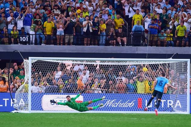 RECORD DATE NOT STATED Copa America USA 2024 Uruguay (4p) 0-0 (2p) Brazil - Quarter-final Sergio Rochet of Uruguay during the CONMEBOL Copa America 2024 Quarter-final match between Uruguay and Brazil, at Allegiant Stadium, on July 06, 2024 in Las Vegas, Nevada, United States. LAS VEGAS NEVADA UNITED STATES  Copyright: xJONATHANxDUENASx 20240706220120_CA_QF_2024_URU_BRA_ROCHET252