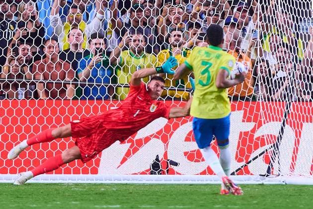RECORD DATE NOT STATED Copa America USA 2024 Uruguay vs Brazil - Quarter-final Sergio Rochet of Uruguay during the CONMEBOL Copa America 2024 Quarter-final match between Uruguay and Brazil, at Allegiant Stadium, on July 06, 2024 in Las Vegas, Nevada, United States. LAS VEGAS NEVADA UNITED STATES  Copyright: xJONATHANxDUENASx 20240706220154_CA_QF_2024_URU_BRA_ROCHET259