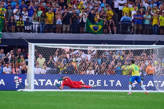 RECORD DATE NOT STATED Copa America USA 2024 Uruguay (4p) 0-0 (2p) Brazil - Quarter-final Sergio Rochet of Uruguay during the CONMEBOL Copa America 2024 Quarter-final match between Uruguay and Brazil, at Allegiant Stadium, on July 06, 2024 in Las Vegas, Nevada, United States. LAS VEGAS NEVADA UNITED STATES  Copyright: xJONATHANxDUENASx 20240706220738_CA_QF_2024_URU_BRA_ROCHET272