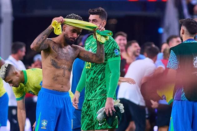 RECORD DATE NOT STATED Copa America USA 2024 Uruguay (4p) 0-0 (2p) Brazil - Quarter-final Douglas Luiz of Brazil during the CONMEBOL Copa America 2024 Quarter-final match between Uruguay and Brazil, at Allegiant Stadium, on July 06, 2024 in Las Vegas, Nevada, United States. LAS VEGAS NEVADA UNITED STATES  Copyright: xJONATHANxDUENASx 20240706221619_CA_QF_2024_URU_BRA_LUIZ300