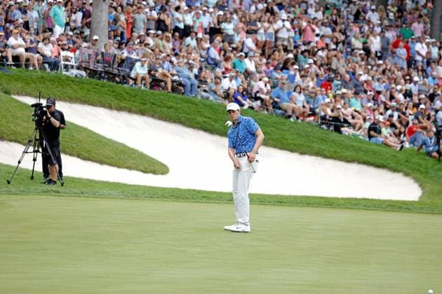 SILVIS, IL - JULiY 07: PGA, Golf Herren golfer Davis Thompson putts on the 18th hole during the John Deere Classic on July 7,2024, at the TPC Deere Run in Silvis, Illinois. (Photo by Brian Spurlock Icon Sportswire) GOLF: JUL 07 PGA John Deere Classic EDITORIAL USE ONLY Icon24070780