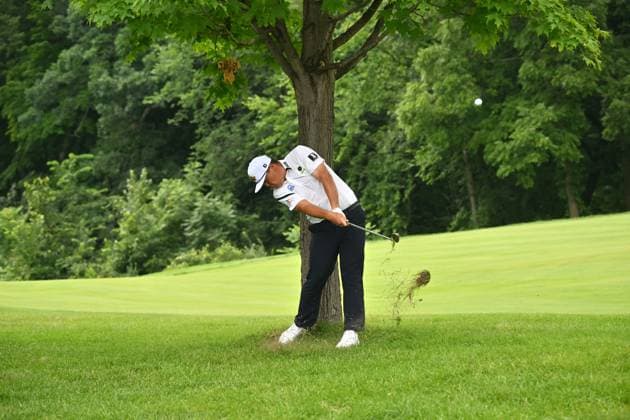 SILVIS, IL - JULY 07: Glover Sungjae Im hits a difficult shot from the rough onto the fairway of the 6 hole during the final round of the John Deere Golf PGA, Golf Herren Classic on July 07, 2024, at TPC Deere Run, Silvis IL. (Photo by Keith Gillett Icon Sportswire) GOLF: JUL 07 PGA John Deere Classic EDITORIAL USE ONLY Icon24070719
