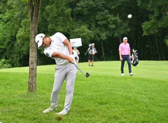 SILVIS, IL - JULY 07: Golfer C.T. Pan hits onto the 6 fairway during the final round of the John Deere Golf PGA, Golf Herren Classic on July 07, 2024, at TPC Deere Run, Silvis IL. (Photo by Keith Gillett Icon Sportswire) GOLF: JUL 07 PGA John Deere Classic EDITORIAL USE ONLY Icon24070764