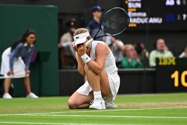 Wimbledon - Fourth Round Lulu Sun (NZL) during her fourth round match at the 2024 Wimbledon Championships at the AELTC in London, UK, on July 7, 2024. Photo by Corinne Dubreuil ABACAPRESS.COM London United Kingdom  Copyright: xDubreuilxCorinne ABACAx