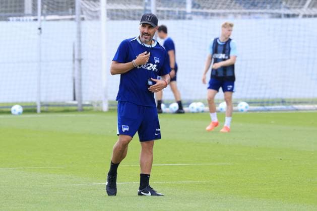 DEU, DFL, 2 FBL Hertha BSC, Training, 08 07 2024, Sportforum, Berlin, DEU, DFL, 2 FBL Hertha BSC, Training, im Bild Cheftrainer Cristian Fiel Hertha BSC Berlin DFL regulations prohibit any use of Photographs as image sequences and or quasi video Foto Juergen Engler nordphoto GmbH nordphotoxGmbHx xEngler nph00076