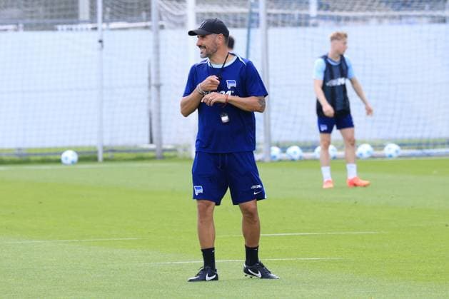 DEU, DFL, 2 FBL Hertha BSC, Training, 08 07 2024, Sportforum, Berlin, DEU, DFL, 2 FBL Hertha BSC, Training, im Bild Cheftrainer Cristian Fiel Hertha BSC Berlin DFL regulations prohibit any use of Photographs as image sequences and or quasi video Foto Juergen Engler nordphoto GmbH nordphotoxGmbHx xEngler nph00076