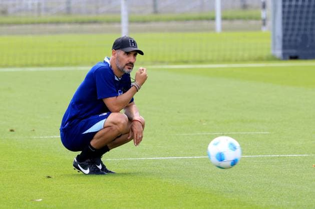 DEU, DFL, 2 FBL Hertha BSC, Training, 08 07 2024, Sportforum, Berlin, DEU, DFL, 2 FBL Hertha BSC, Training, im Bild Cheftrainer Cristian Fiel Hertha BSC Berlin , DFL regulations prohibit any use of Photographs as image sequences and or quasi video Foto Juergen Engler nordphoto GmbH nordphotoxGmbHx xEngler nph00076
