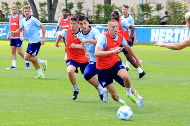 DEU, DFL, 2 FBL Hertha BSC, Training, 08 07 2024, Sportforum, Berlin, DEU, DFL, 2 FBL Hertha BSC, Training, in the picture Palko Dardai Hertha BSC Berlin 27 , Ibrahim Maza Hertha BSC Berlin 30 DFL regulations prohibit any use of Photographs as image sequences and or quasi video Foto Juergen Engler nordphoto GmbH nordphotoxGmbHx xEngler nph00076