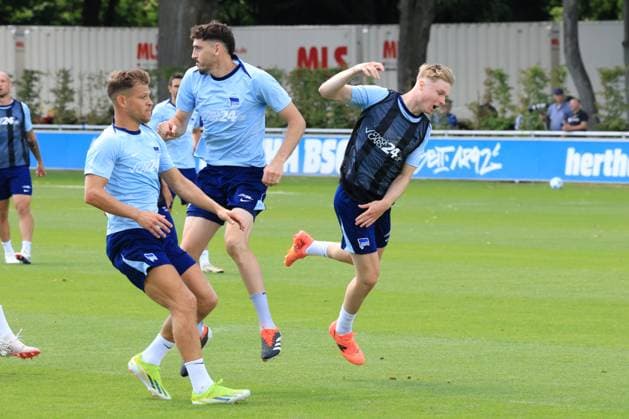 DEU, DFL, 2 FBL Hertha BSC, Training, 08 07 2024, Sportforum, Berlin, DEU, DFL, 2 FBL Hertha BSC, Training, in the picture Julian Eitschberger Hertha BSC Berlin 42 , Agustn Rogel Hertha BSC Berlin 3 , Florian Niederlechner Hertha BSC Berlin 7 DFL regulations prohibit any use of Photographs as image sequences and or quasi video Foto Juergen Engler nordphoto GmbH nordphotoxGmbHx xEngler nph00076