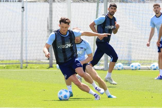 DEU, DFL, 2 FBL Hertha BSC, Training, 08 07 2024, Sportforum, Berlin, DEU, DFL, 2 FBL Hertha BSC, Training, in the picture Fabian Reese Hertha BSC Berlin 11 , Jonjoe Kenny Hertha BSC Berlin 16 , Andreas Bouchalakis Hertha BSC Berlin 5 DFL regulations prohibit any use of Photographs as image sequences and or quasi video Foto Juergen Engler nordphoto GmbH nordphotoxGmbHx xEngler nph00076