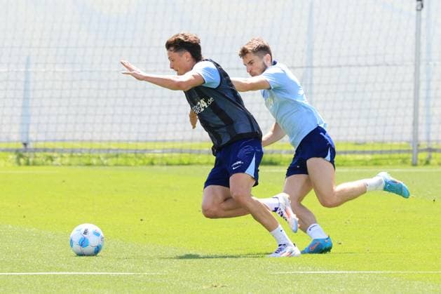 DEU, DFL, 2 FBL Hertha BSC, Training, 08 07 2024, Sportforum, Berlin, DEU, DFL, 2 FBL Hertha BSC, Training, in the picture Fabian Reese Hertha BSC Berlin 11 , Jonjoe Kenny Hertha BSC Berlin 16 DFL regulations prohibit any use of Photographs as image sequences and or quasi video Foto Juergen Engler nordphoto GmbH nordphotoxGmbHx xEngler nph00076