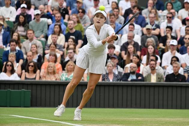 Anna Kalinskaya of Russia plays Elena Rybakina of Kazakhstan in the fourth round of the Wimbledon tennis ladies singles championships held at the All England Lawn Tennis & Croquet Club. Featuring: Anna Kalinskaya of Russia Where: London, London, United Kingdom When: 08 Jul 2024 Credit: Ray Tang Cover Images **STRICTLY EDITORIAL USE ONLY** EDITORIAL USE ONLY. RESTRICTED TO NEWSPAPERS BASED IN THE UK Copyright: xx coverimg53933725