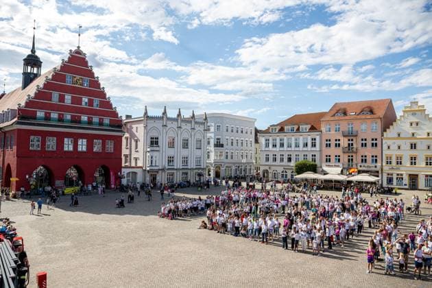 View of the town hall with the fans 550 people form a Toni 8 to honor the exceptional player, who was born in the Hanseatic city of Greifswald GER, Hanseatic city of Greifswald, Toni Kroos, tribute, HGW, marketplace, fans, football