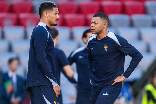 240708 William Saliba and Kylian MbappÃ at a training session with France during the UEFA Euro 2024 Football Championship on July 8, 2024 in Munich Photo Mathias Bergeld BILDBYRAN code MB MB0945 fotboll football soccer fotballs em europamästerskap em uefa euro uefa european football championship euro 2024 träning practice training frankrike france day 25 bbeng  Copyright: MATHIASxBERGELD BB240708MB010