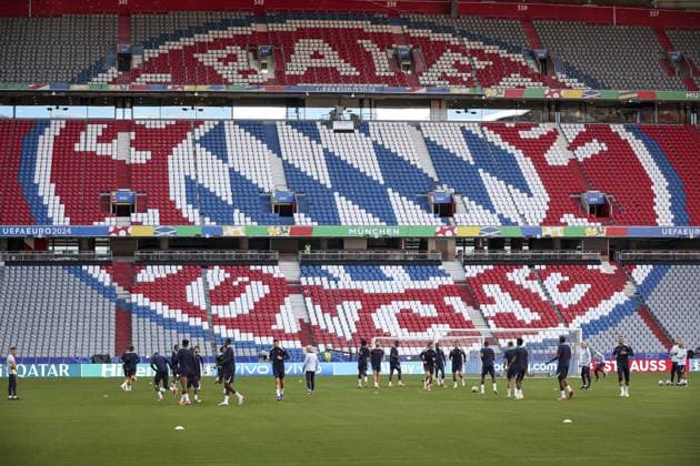 Séance d entraînement du MD-1 de l équipe de France au stade de football de Munich FOOTBALL : entraînement de l équipe de France avant leur match demi-finalede l UEFA EURO, EM, Europameisterschaft,Fussball 2024 contre le Espagne au Allianz Arena de Munich de Munich 09 07 2024 ElyxandroCegarra Panoramic 
