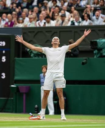 Tennis - Wimbledon Championship 2024 - Day 8 LONDON, ENGLAND - Monday, July 8, 2024: Taylor Fritz (USA) celebrates after winning the Gentlemen s Singles 4th Round match on Day Eight of The Championships Wimbledon 2024 at the All England Lawn Tennis and Croquet Club. (Photo by Kirsten Holst Propaganda) LONDON All England Lawn Tennis and Croq GREATER LONDON ENGLAND  Copyright: xKirstenxHolstx 2024-07-08-018-Wimbledon_Day_8