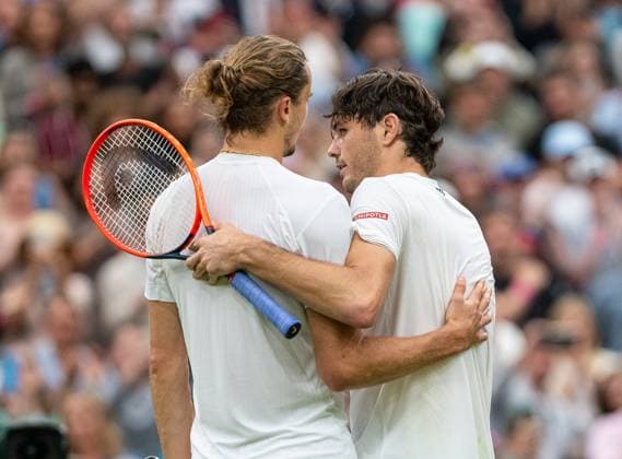 Tennis - Wimbledon Championship 2024 - Day 8 LONDON, ENGLAND - Monday, July 8, 2024: Taylor Fritz (USA) (R) shakes hands with Alexander Zverev (GER) after winning the Gentlemen s Singles 4th Round match on Day Eight of The Championships Wimbledon 2024 at the All England Lawn Tennis and Croquet Club. (Photo by Kirsten Holst Propaganda) LONDON All England Lawn Tennis and Croq GREATER LONDON ENGLAND  Copyright: xKirstenxHolstx 2024-07-08-022-Wimbledon_Day_8
