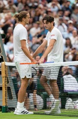 Tennis - Wimbledon Championship 2024 - Day 8 LONDON, ENGLAND - Monday, July 8, 2024: Taylor Fritz (USA) (R) shakes hands with Alexander Zverev (GER) after winning the Gentlemen s Singles 4th Round match on Day Eight of The Championships Wimbledon 2024 at the All England Lawn Tennis and Croquet Club. (Photo by Kirsten Holst Propaganda) LONDON All England Lawn Tennis and Croq GREATER LONDON ENGLAND  Copyright: xKirstenxHolstx 2024-07-08-023-Wimbledon_Day_8