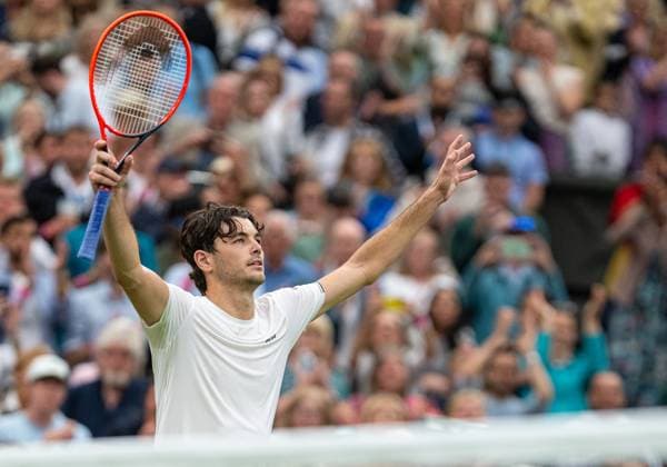 Tennis - Wimbledon Championship 2024 - Day 8 LONDON, ENGLAND - Monday, July 8, 2024: Taylor Fritz (USA) celebrates after winning the Gentlemen s Singles 4th Round match on Day Eight of The Championships Wimbledon 2024 at the All England Lawn Tennis and Croquet Club. (Photo by Kirsten Holst Propaganda) LONDON All England Lawn Tennis and Croq GREATER LONDON ENGLAND  Copyright: xKirstenxHolstx 2024-07-08-024-Wimbledon_Day_8