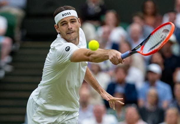 Tennis - Wimbledon Championship 2024 - Day 8 LONDON, ENGLAND - Monday, July 8, 2024: Taylor Fritz (USA) during the Gentlemen s Singles 4th Round match on Day Eight of The Championships Wimbledon 2024 at the All England Lawn Tennis and Croquet Club. (Photo by Kirsten Holst Propaganda) LONDON All England Lawn Tennis and Croq GREATER LONDON ENGLAND  Copyright: xKirstenxHolstx 2024-07-08-033-Wimbledon_Day_8