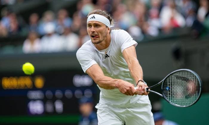 Tennis - Wimbledon Championship 2024 - Day 8 LONDON, ENGLAND - Monday, July 8, 2024: Alexander Zverev (USA) during the Gentlemen s Singles 4th Round match on Day Eight of The Championships Wimbledon 2024 at the All England Lawn Tennis and Croquet Club. (Photo by Kirsten Holst Propaganda) LONDON All England Lawn Tennis and Croq GREATER LONDON ENGLAND  Copyright: xKirstenxHolstx 2024-07-08-040-Wimbledon_Day_8