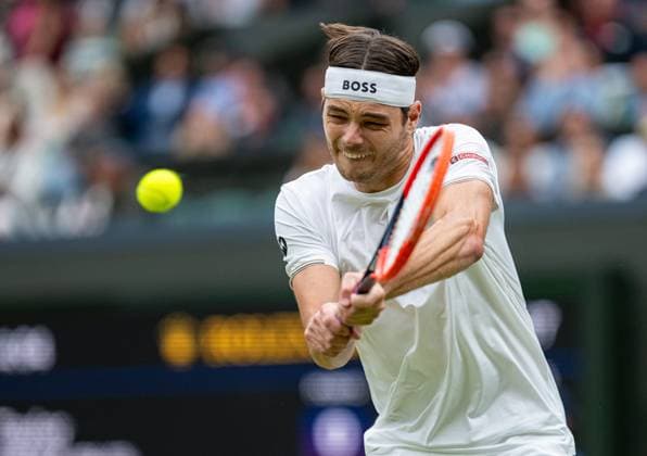 Tennis - Wimbledon Championship 2024 - Day 8 LONDON, ENGLAND - Monday, July 8, 2024: Taylor Fritz (USA) during the Gentlemen s Singles 4th Round match on Day Eight of The Championships Wimbledon 2024 at the All England Lawn Tennis and Croquet Club. (Photo by Kirsten Holst Propaganda) LONDON All England Lawn Tennis and Croq GREATER LONDON ENGLAND  Copyright: xKirstenxHolstx 2024-07-08-042-Wimbledon_Day_8