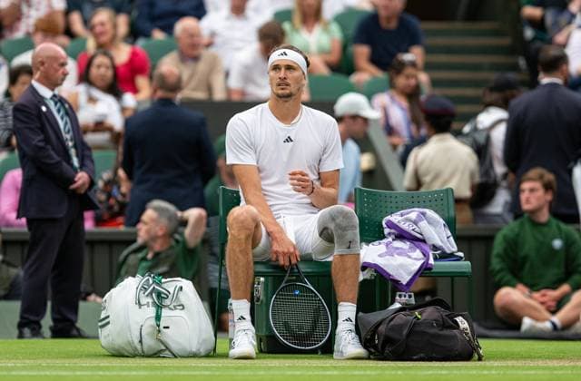 Sport Bilder des Tages Tennis - Wimbledon Championship 2024 - Day 8 LONDON, ENGLAND - Monday, July 8, 2024: Alexander Zverev (USA) during the Gentlemen s Singles 4th Round match on Day Eight of The Championships Wimbledon 2024 at the All England Lawn Tennis and Croquet Club. (Photo by Kirsten Holst Propaganda) LONDON All England Lawn Tennis and Croq GREATER LONDON ENGLAND  Copyright: xKirstenxHolstx 2024-07-08-066-Wimbledon_Day_8