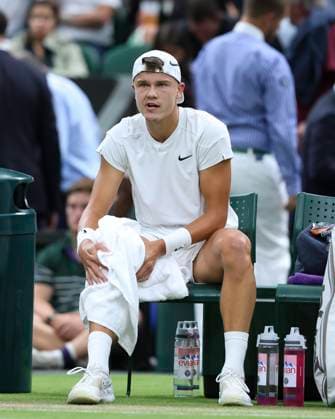 Holger Rune sits on the chair during the break in play Copyright: xJuergenxHasenkopfx