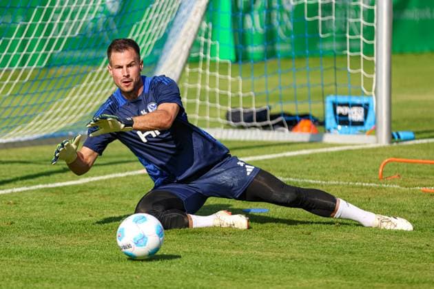 Mittersill, Austria, 08 07 24 Goalkeeper Michael Langer FC Schalke 04 in action, on the ball, single action during the training camp from FC Schalke 04 at Hohe Tauern Arena on July 08, 2024 in Mittersill, Austria Photo by Stefan Brauer Brauer Fotoagentur Mittersill, Austria, 08 07 24 Goalkeeper Michael Langer FC Schalke 04 controls the ball during the training camp from FC Schalke 04 at Hohe Tauern Arena on July 8, 2024 in Mittersill, Austria Photo by Stefan Brauer Brauer Fotoagentur Mittersill Hohe Tauern Arena Austria Copyright: xStefanxBrauer Brauer-Fotoagenturx