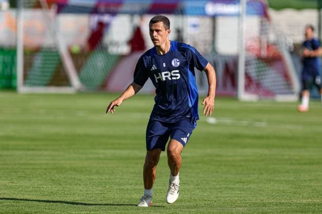 Mittersill, Austria, 08 07 24 Ron Schallenberg FC Schalke 04 looks on during the training camp from FC Schalke 04 at Hohe Tauern Arena on July 08, 2024 in Mittersill, Austria Photo by Stefan Brauer Brauer Fotoagentur Mittersill, Austria, 08 07 24 Ron Schallenberg FC Schalke 04 looks on during the training camp from FC Schalke 04 at Hohe Tauern Arena on July 8, 2024 in Mittersill, Austria Photo by Stefan Brauer Brauer Fotoagentur Mittersill Hohe Tauern Arena Austria Copyright: xStefanxBrauer Brauer-Fotoagenturx