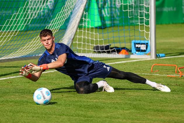 Mittersill, Austria, 08 07 24 Goalkeeper Luca Podlech FC Schalke 04 in action, on the ball, single action during the training camp from FC Schalke 04 at Hohe Tauern Arena on July 08, 2024 in Mittersill, Austria Photo by Stefan Brauer Brauer Fotoagentur Mittersill, Austria, 08 07 24 Goalkeeper Luca Podlech FC Schalke 04 controls the ball during the training camp from FC Schalke 04 at Hohe Tauern Arena on July 8, 2024 in Mittersill, Austria Photo by Stefan Brauer Brauer Fotoagentur Mittersill Hohe Tauern Arena Austria Copyright: xStefanxBrauer Brauer-Fotoagenturx