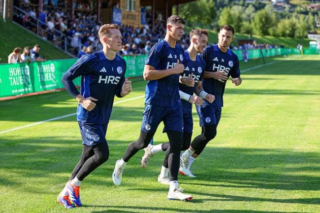 Mittersill, Austria, 08 07 24 Goalkeeper Ron Thorben Hoffmann FC Schalke 04 , goalkeeper Luca Podlech FC Schalke 04 , goalkeeper Justin Heekeren FC Schalke 04 and goalkeeper Michael Langer FC Schalke 04 during a running session during the training camp of FC Schalke 04 at the Hohe Tauern Arena on July 08, 2024 in Mittersill, Austria Photo by Stefan Brauer Brauer Fotoagentur Mittersill, Austria, 08 07 24 Goalkeeper Ron Thorben Hoffmann FC Schalke 04 , Goalkeeper Luca Podlech FC Schalke 04 , Goalkeeper Justin Heekeren FC Schalke 04 and Goalkeeper Michael Langer FC Schalke 04 during a running session during the training camp from FC Schalke 04 at Hohe Tauern Arena on July 8, 2024 in Mittersill, Austria Photo by Stefan Brauer Brauer Fotoagentur Mittersill Hohe Tauern Arena Austria Copyright: xStefanxBrauer Brauer-Fotoagenturx