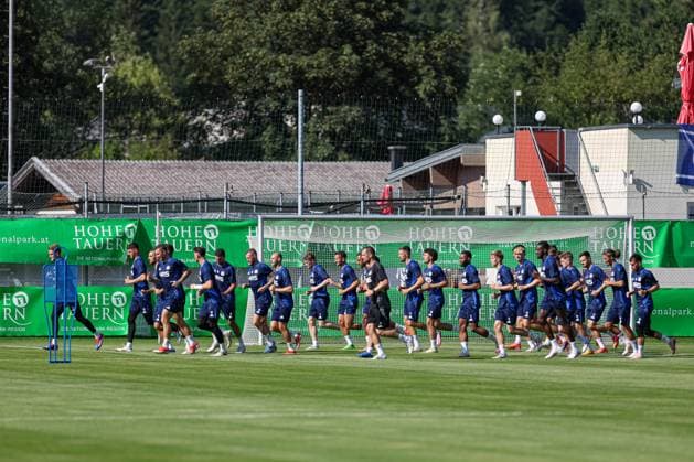 Mittersill, Austria, 08 07 24 Players of FC Schalke 04 during a running session during the training camp from FC Schalke 04 at Hohe Tauern Arena on July 08, 2024 in Mittersill, Austria Photo by Stefan Brauer Brauer Fotoagentur Mittersill, Austria, 08 07 24 Players of FC Schalke 04 during a running session during the training camp from FC Schalke 04 at Hohe Tauern Arena on July 8, 2024 in Mittersill, Austria Photo by Stefan Brauer Brauer Fotoagentur Mittersill Hohe Tauern Arena Austria Copyright: xStefanxBrauer Brauer-Fotoagenturx