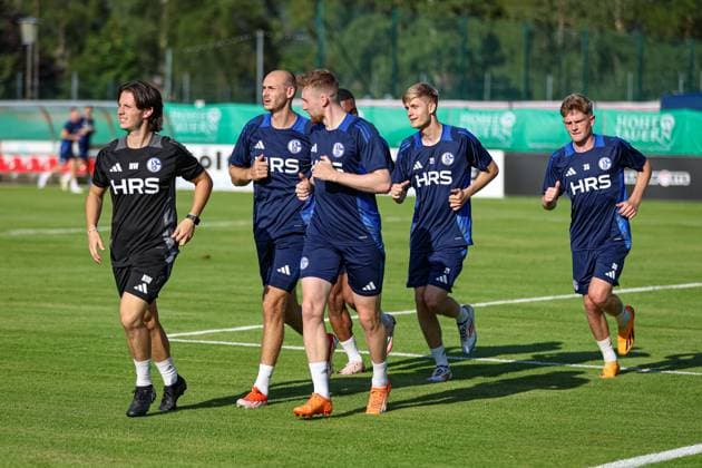 Mittersill, Austria, 08 07 24 Rehab coach Nico Wamig FC Schalke 04 , Henning Matriciani FC Schalke 04 , Tobias Mohr FC Schalke 04 , Moussa Sylla FC Schalke 04 , Martin Wasinski FC Schalke 04 and Niklas Barthel FC Schalke 04 during a running session during the training camp of FC Schalke 04 at the Hohe Tauern Arena on July 08, 2024 in Mittersill, Austria Photo by Stefan Brauer Brauer Fotoagentur Mittersill, Austria, 08 07 24 Rehab coach Nico Wamig FC Schalke 04 , Henning Matriciani FC Schalke 04 , Tobias Mohr FC Schalke 04 , Moussa Sylla FC Schalke 04 , Martin Wasinski FC Schalke 04 and Niklas Barthel FC Schalke 04 during a running session during the training camp from FC Schalke 04 at Hohe Tauern Arena on July 8, 2024 in Mittersill, Austria Photo by Stefan Brauer Brauer Fotoagentur Mittersill Hohe Tauern Arena Austria Copyright: xStefanxBrauer Brauer-Fotoagenturx